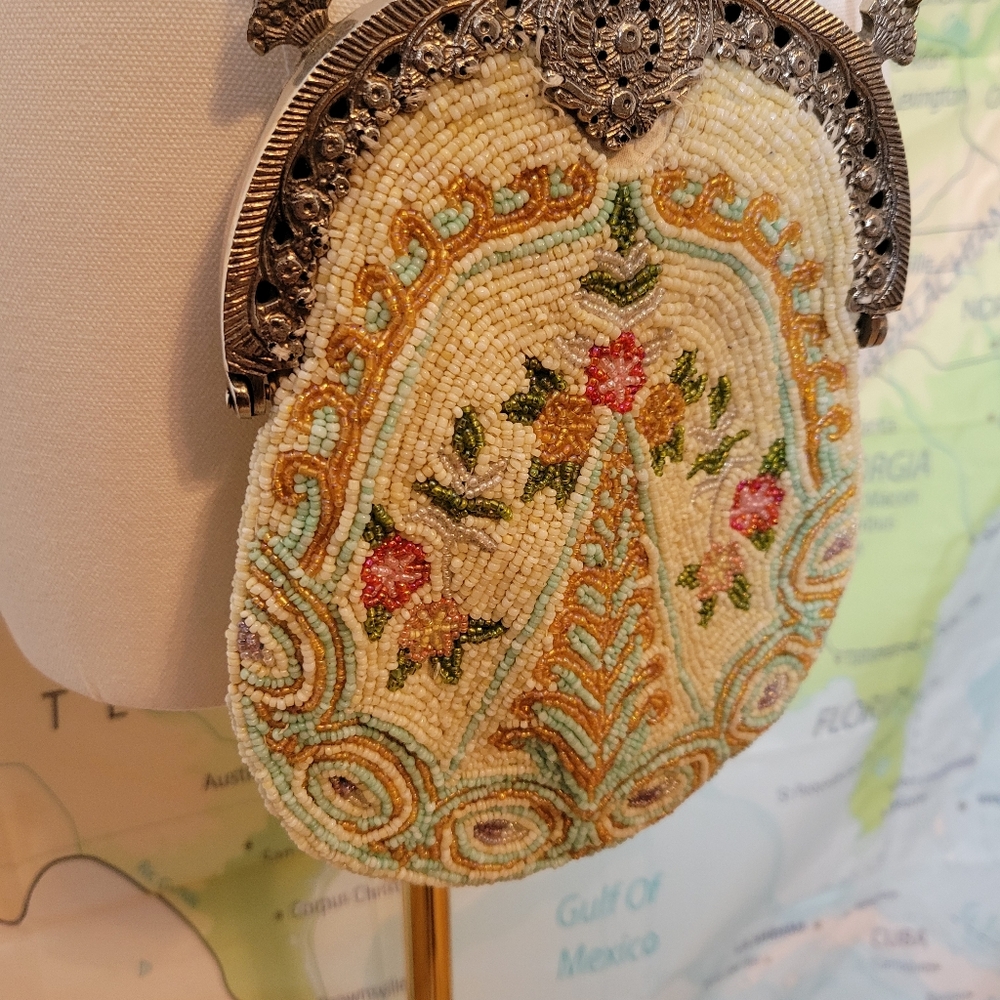 Vintage Beaded Floral Handbag Beautiful Colors, Pink, Green, Blue, and Gold - Picture 4 of 16